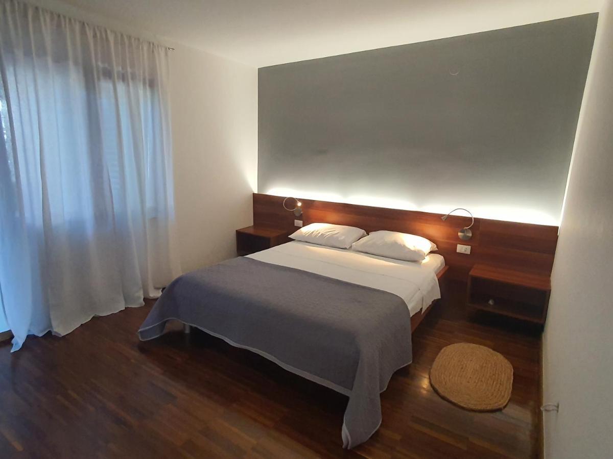 Apartments Villa Oliva Turanj Extérieur photo