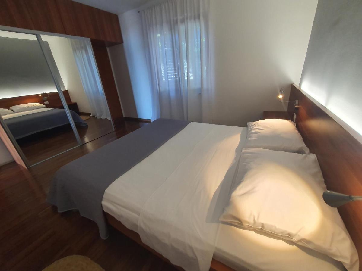 Apartments Villa Oliva Turanj Extérieur photo