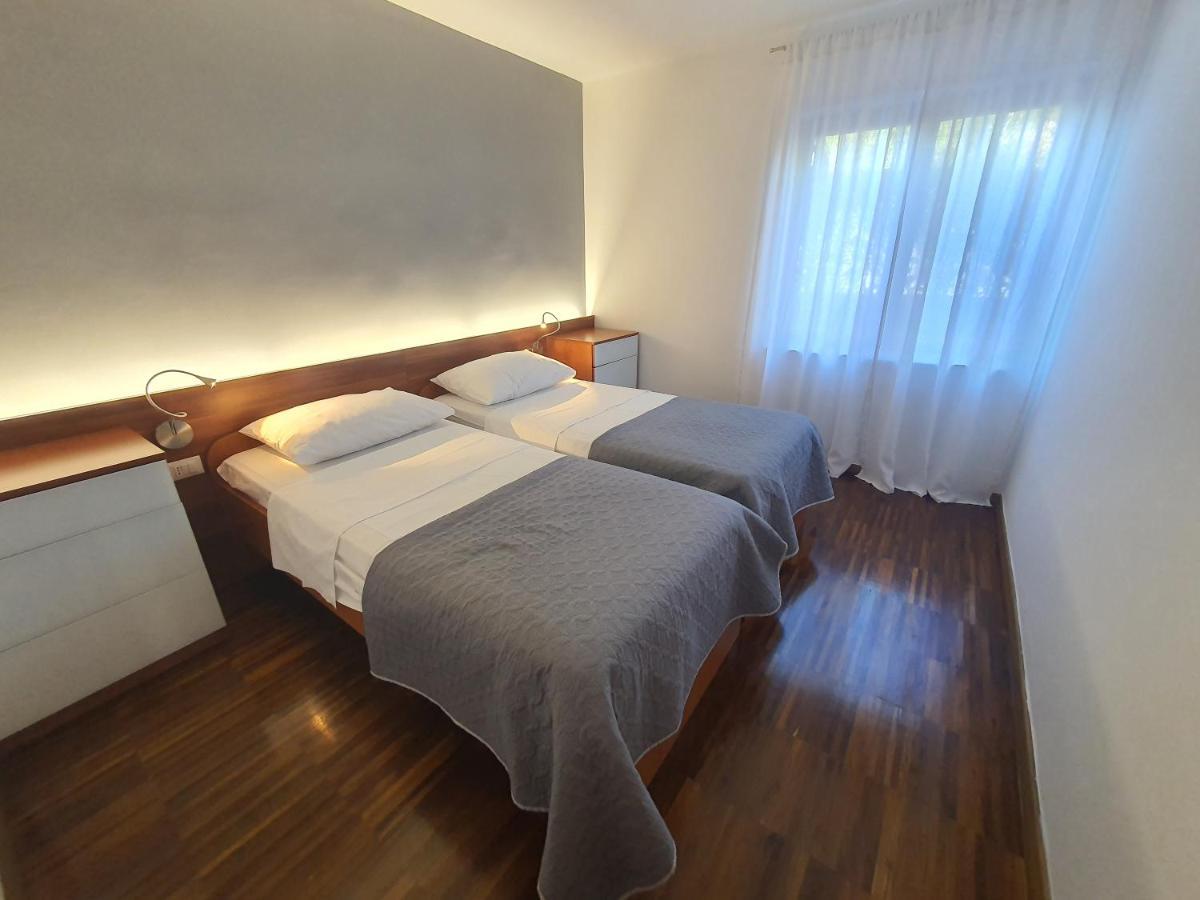 Apartments Villa Oliva Turanj Extérieur photo