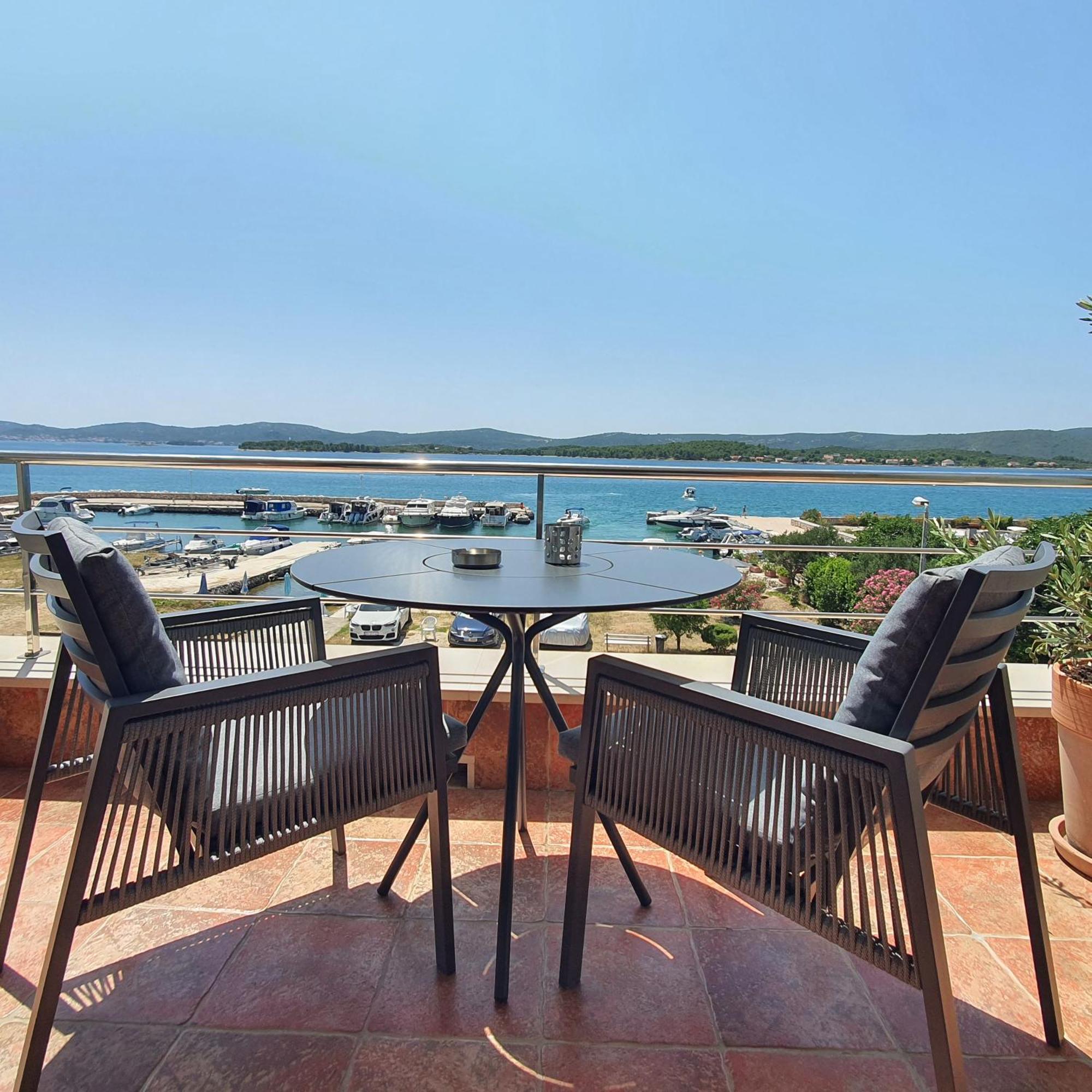 Apartments Villa Oliva Turanj Extérieur photo